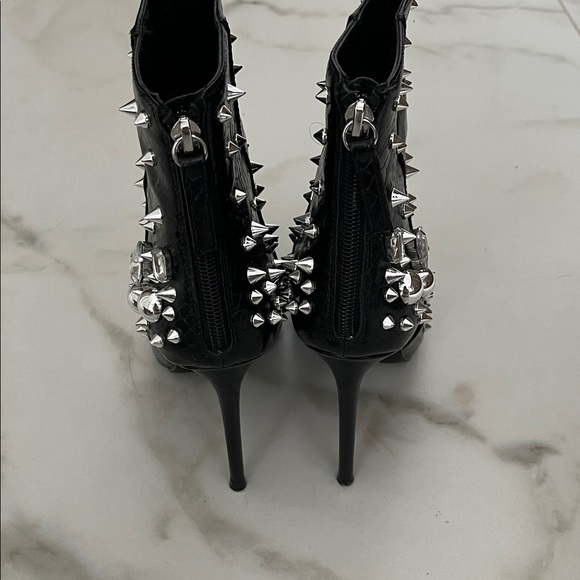 Steve Madden Viceroy Black Studded Ankle Booties - Picture 6 of 10
